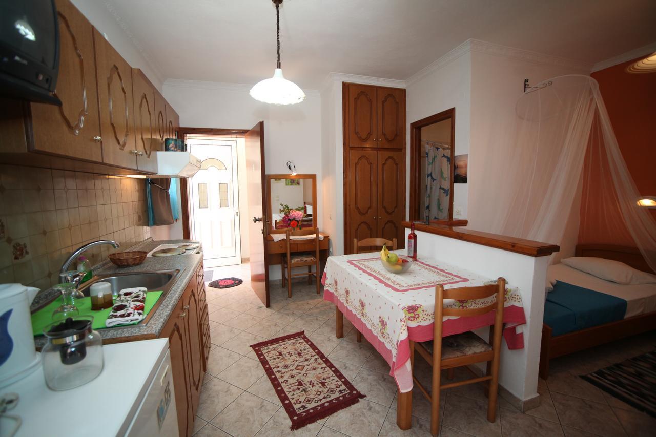 Apartments Mary Agios Gordios  Exterior photo
